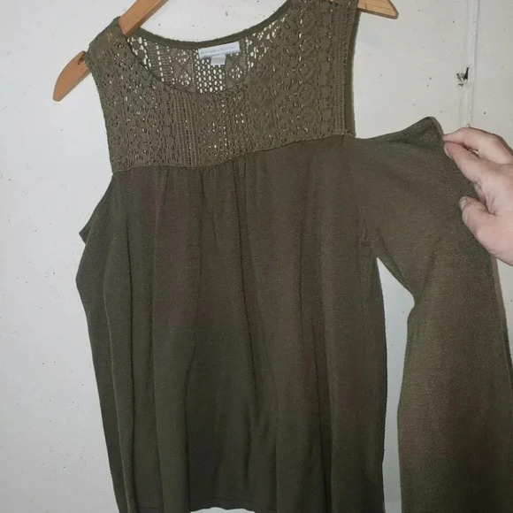 New‎ York & Co L army green cold shoulder top - Picture 1 of 5